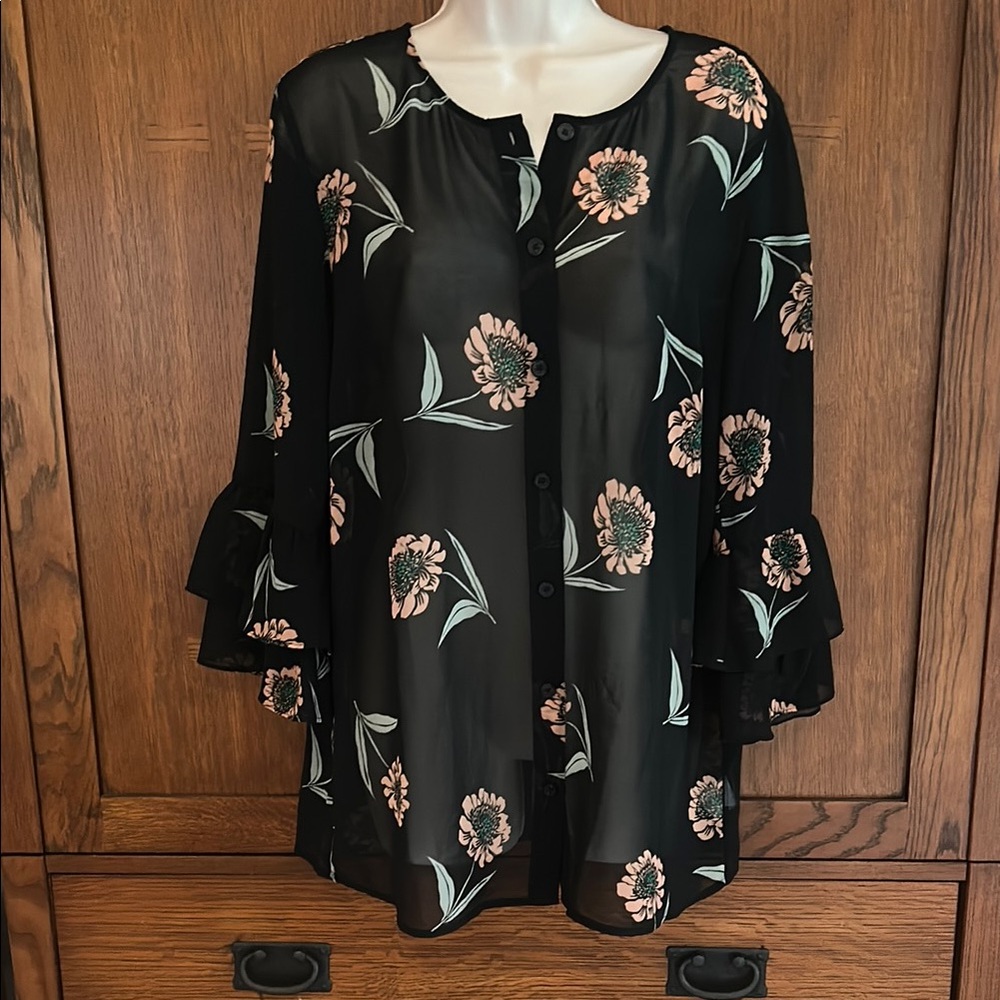 CAbi “La-Di-Da” Floral Black Women's Top. Like New!  Medium.